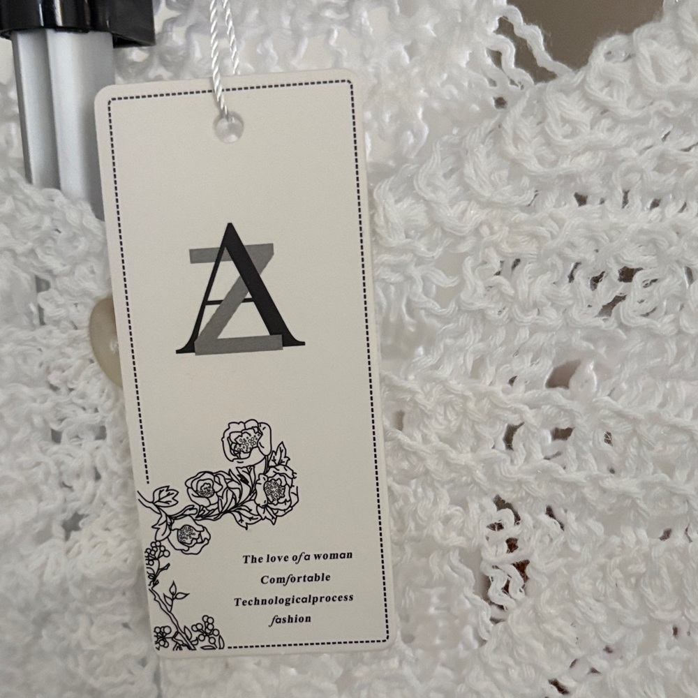 Chic White Lace Button-Up Blouse/Jacket - Picture 2 of 5